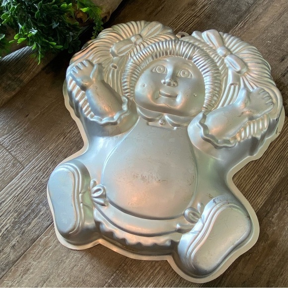 WILTON Vintage Cabbage Patch Kids Cake Pan, 1984 Made in Korea - Picture 1 of 10